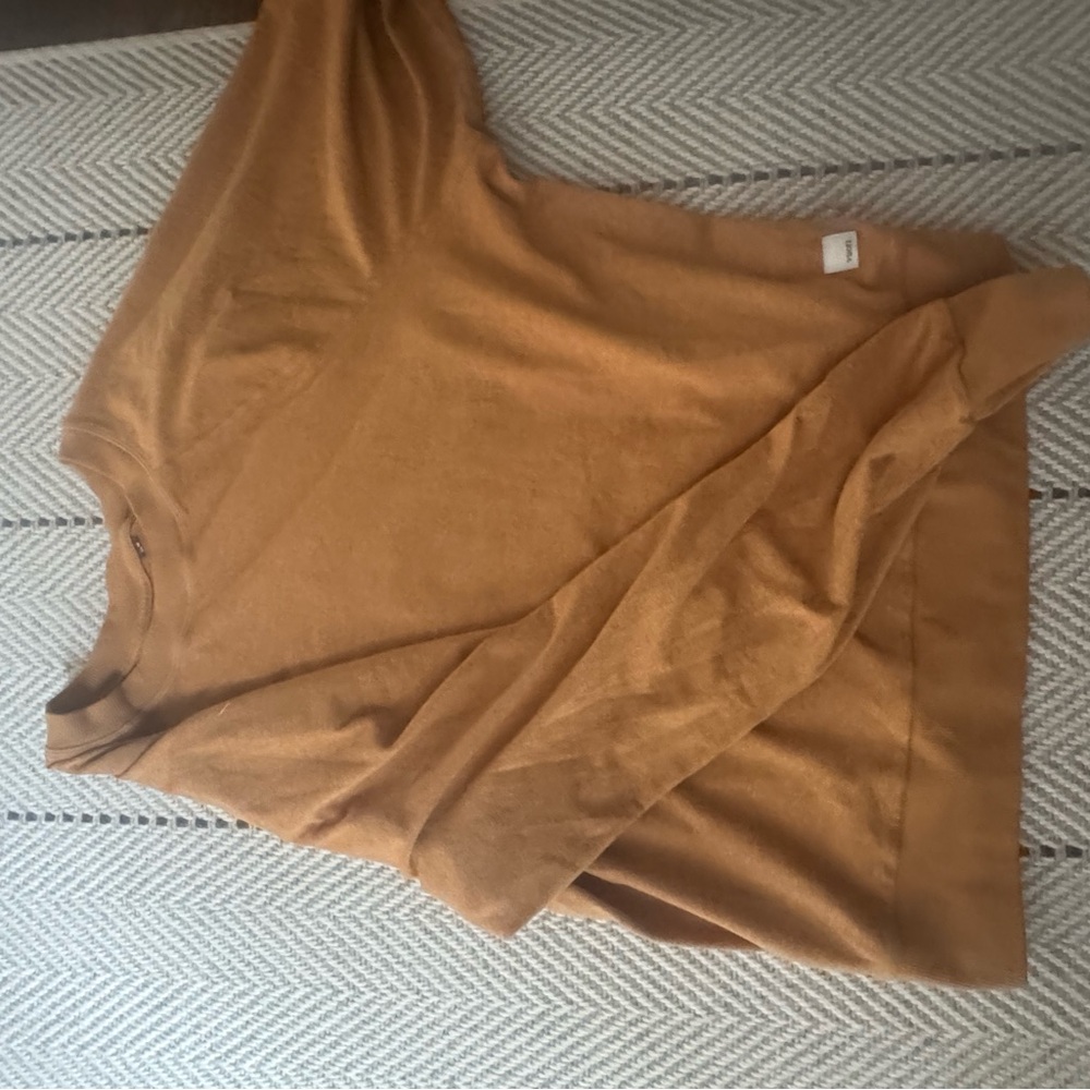 Vuori Women's Sweater in Tan